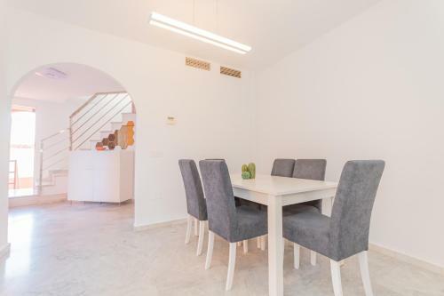 Cubo's Nufus Trips House