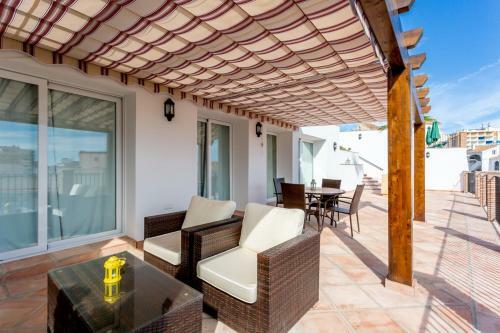 Fuengirola Apartment Sleeps 5 With Pool And Air Con