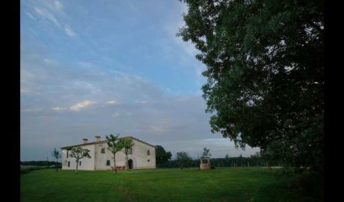 Girona Villa Sleeps 8 With Pool
