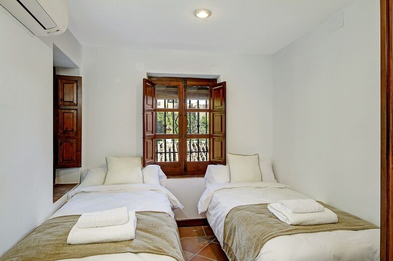 Apartamento 2.5 Million Villa. Magical Sunset. Super Close To Everything. 5br, 4ba, Pool, A/c+heating