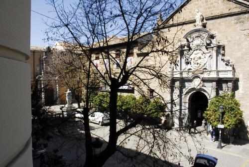 Hostal La Perla Granada Suites