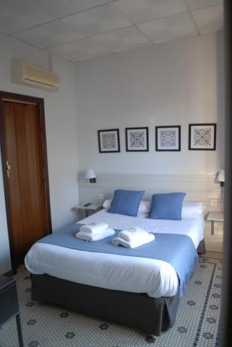 Hostal La Perla Granada Suites