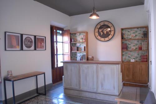 Hostal La Perla Granada Suites