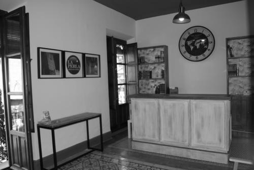 Hostal La Perla Granada Suites