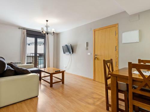Inviting Apartment In Gudar With Balcony