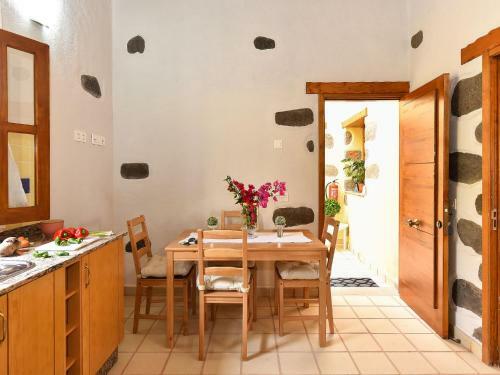 Luxurious Villa In Las Palmas With Swimming Pool