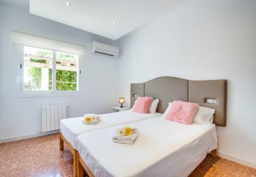 Inca Holiday Home Sleeps 9 With Pool Air Con And Wifi
