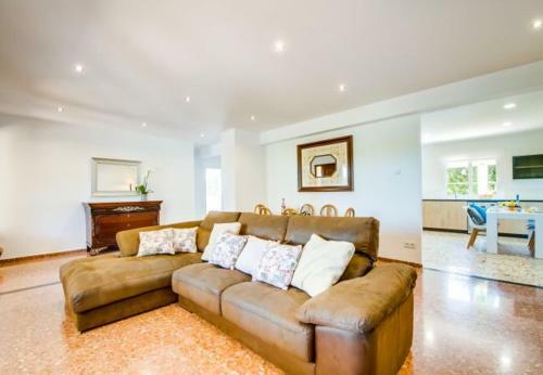 Inca Holiday Home Sleeps 9 With Pool Air Con And Wifi