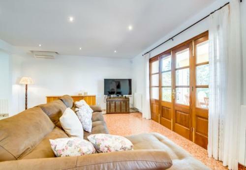 Inca Holiday Home Sleeps 9 With Pool Air Con And Wifi