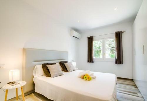Inca Holiday Home Sleeps 9 With Pool Air Con And Wifi