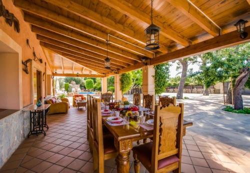 Villa In Inca Sleeps 8 With Pool Air Con And Wifi
