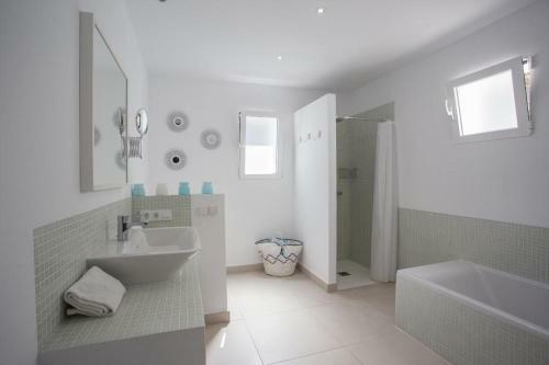 Xabia Villa Sleeps 8 Pool Wifi