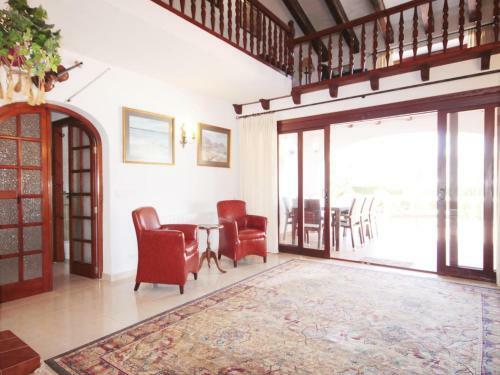 Javea Villa Sleeps 8 With Pool Air Con And Wifi