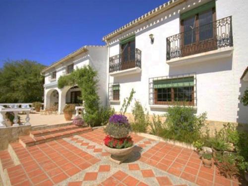 Javea Villa Sleeps 8 With Pool Air Con And Wifi