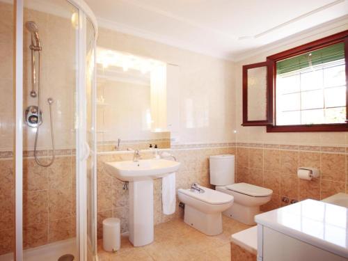 Javea Villa Sleeps 8 With Pool Air Con And Wifi