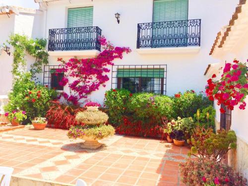 Javea Villa Sleeps 8 With Pool Air Con And Wifi