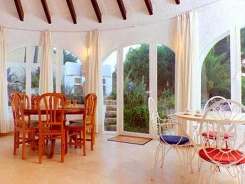 Javea Villa Sleeps 6 With Pool Air Con And Wifi