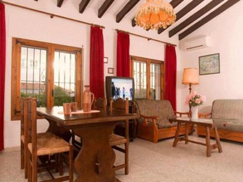 Javea Villa Sleeps 6 With Pool Air Con And Wifi