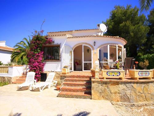 Javea Villa Sleeps 4 With Pool And Wifi