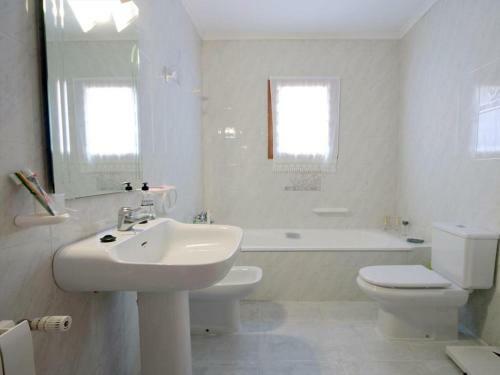 Javea Villa Sleeps 15 With Pool And Wifi