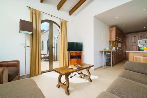 Javea Villa Sleeps 6 With Pool Air Con And Free Wifi