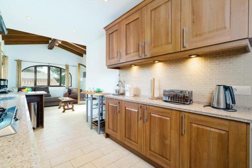Javea Villa Sleeps 6 With Pool Air Con And Free Wifi