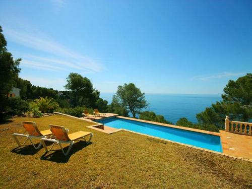 Villa In Javea Sleeps 12 With Pool And Wifi