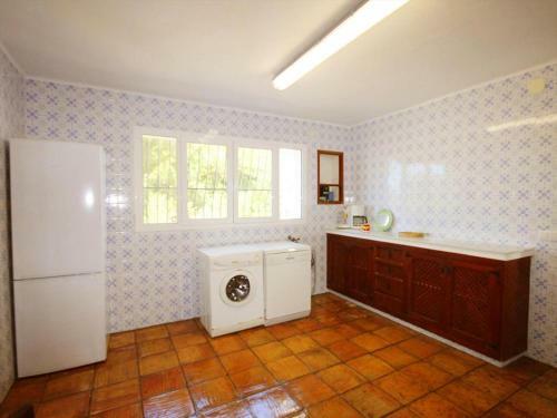 Villa In Javea Sleeps 12 With Pool And Wifi