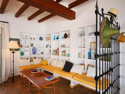 Villa In Javea Sleeps 12 With Pool And Wifi