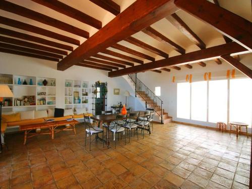 Villa In Javea Sleeps 12 With Pool And Wifi