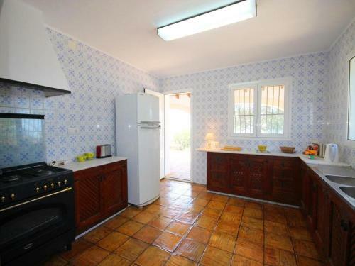 Villa In Javea Sleeps 12 With Pool And Wifi
