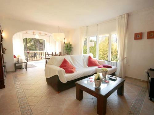 Villa In Javea Sleeps 4 With Pool And Wifi