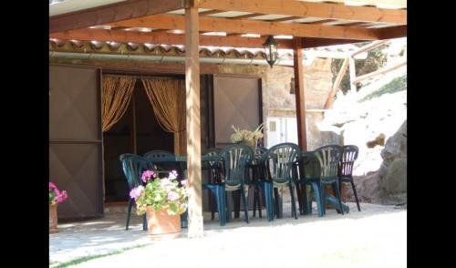 Joanetes Villa Sleeps 8 With Pool