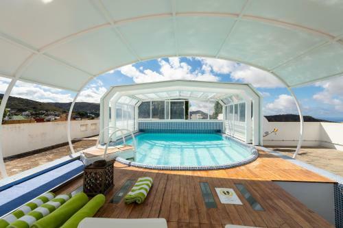 Amplia Villa de Lujo Con Piscina Climatizada