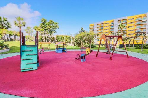 Apartamento Flatguest Ramblas Golf 6c - Parking + Pool + Gym