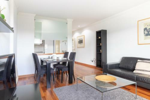 Apartamento Flatguest Ramblas Golf 6c - Parking + Pool + Gym