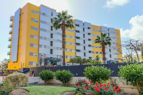 Apartamento Flatguest Ramblas Golf 6c - Parking + Pool + Gym