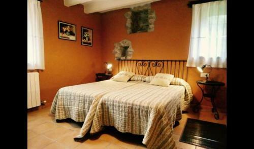 Les Planes D'hostoles Villa Sleeps 14 With Pool