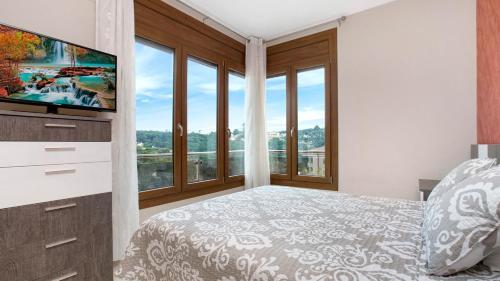 Villa In Lloret de Mar Sleeps 8 With Pool And Air Con