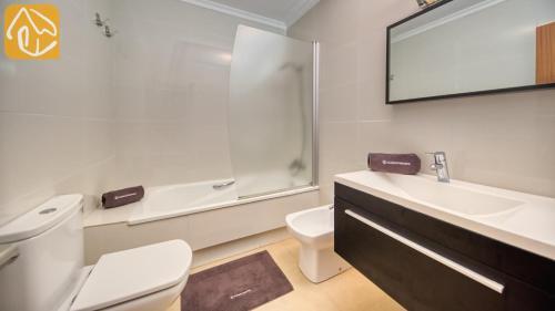Lloret de Mar Villa Sleeps 12 Pool Wifi