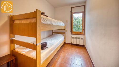 Lloret de Mar Villa Sleeps 12 Pool Wifi