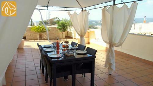 Lloret de Mar Apartment Sleeps 8 Pool Air Con Wifi