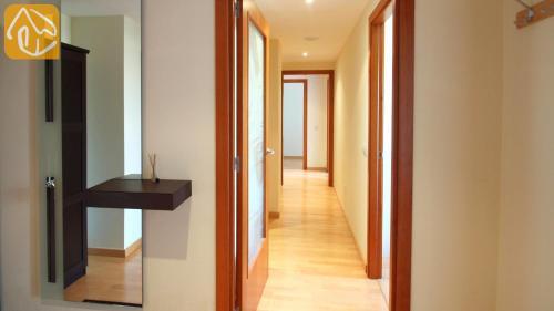 Lloret de Mar Apartment Sleeps 8 Pool Air Con Wifi