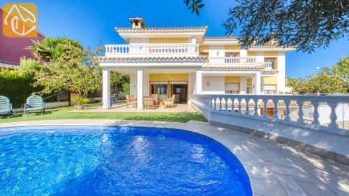 Lloret de Mar Villa Sleeps 10 Pool Wifi