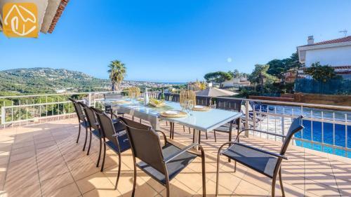 Lloret de Mar Villa Sleeps 14 Pool Wifi