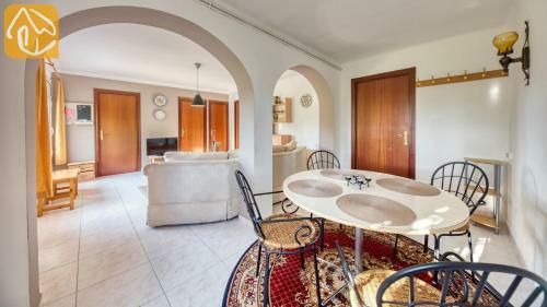 Montbarbat Villa Sleeps 8 Pool
