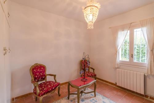Lloret de Mar Villa Sleeps 6 With Pool And Free Wifi