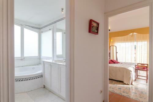 Lloret de Mar Villa Sleeps 6 With Pool And Free Wifi