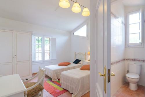 Lloret de Mar Villa Sleeps 6 With Pool And Free Wifi