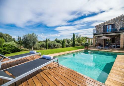 Llubi Holiday Home Sleeps 8 With Pool Air Con And Wifi